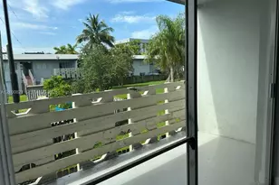 980 NE 170th St, North Miami Beach, FL 33162 - Photo 4