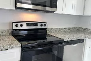 980 NE 170th St, North Miami Beach, FL 33162 - Photo 10