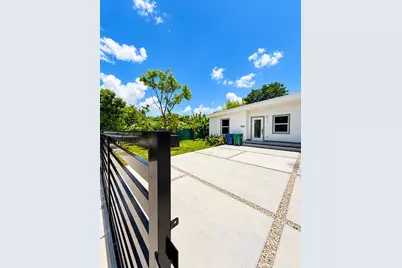 1066 NW 100th Ter #1, Miami, FL 33150 - Photo 4