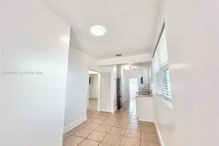 200 NW 17th Ct, Miami, FL 33125 - Photo 14