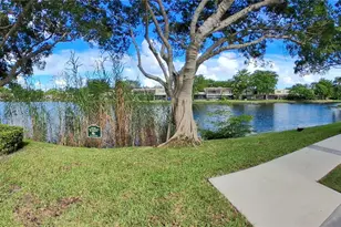 108 Wimbledon Lake Dr, Plantation, FL 33324 - Photo 2