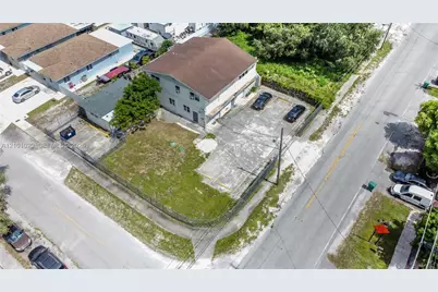 2239 NW 87th St, Miami, FL 33147 - Photo 8