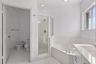 9776 NW 30th St, Doral, FL 33172 - Photo 34