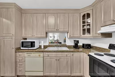 315 SE 11th Ter #203, Dania Beach, FL 33004 - Photo 12