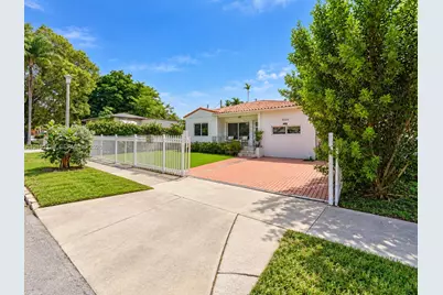 2520 SW 22nd Ter, Miami, FL 33145 - Photo 2