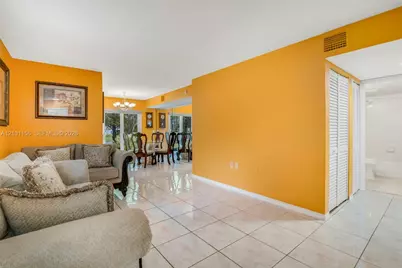2125 NW 77th Way #101, Pembroke Pines, FL 33024 - Photo 10