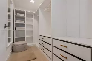 77 SE 5th St, Miami, FL 33131 - Photo 20