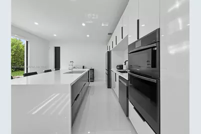 589 SE 35th Ter, Homestead, FL 33033 - Photo 14