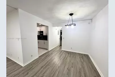 200 SW 132nd Way #203L, Pembroke Pines, FL 33027 - Photo 2