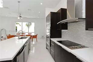 10541 NW 66th St, Doral, FL 33178 - Photo 16