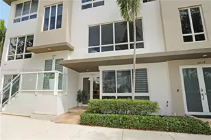 10541 NW 66th St, Doral, FL 33178 - Photo 2