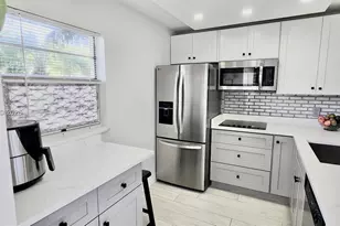 2615 NE 3rd Ct, Boynton Beach, FL 33435 - Photo 2