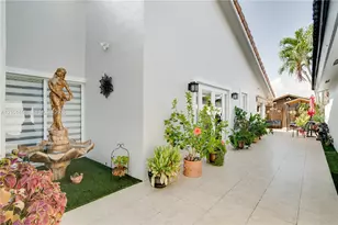 13362 SW 28th St, Miami, FL 33175 - Photo 2