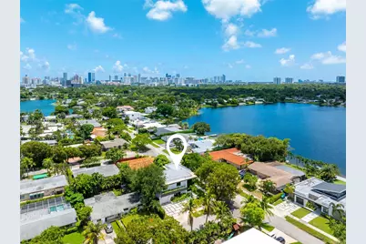 1875 NE 193rd St, Miami, FL 33179 - Photo 2