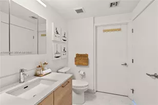 16385 Biscayne Blvd, North Miami Beach, FL 33160 - Photo 18