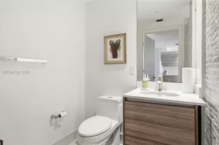 121 NE 34th St, Miami, FL 33137 - Photo 16