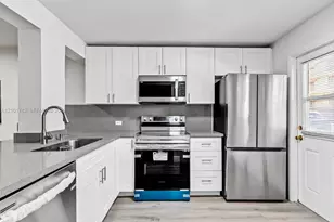 445 NE 195th St, Miami, FL 33179 - Photo 2