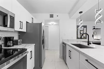 1200 Brickell Bay Dr #1907, Miami, FL 33131 - Photo 6
