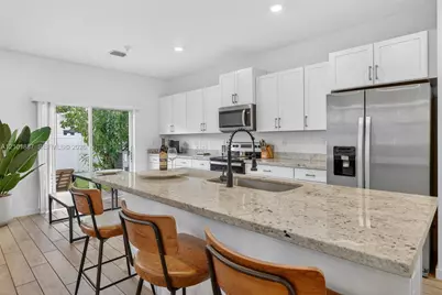 826 SE 17th St, Homestead, FL 33034 - Photo 8