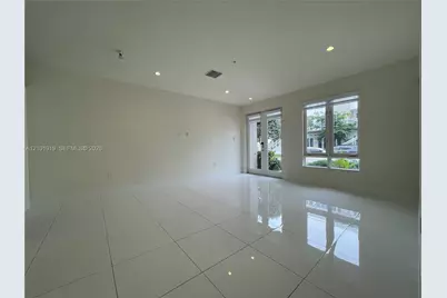 10225 NW 63rd Ter #103, Doral, FL 33178 - Photo 4