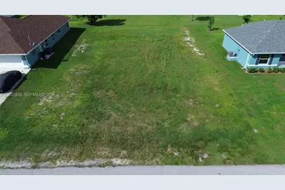 2045 NE 24th Ter, Cape Coral, FL 33909 - Photo 4