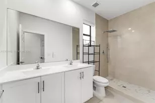 10964 W 35th Ln, Hialeah, FL 33018 - Photo 16