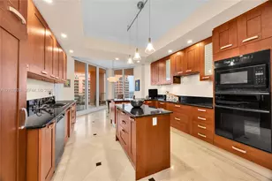 60 Edgewater Dr, Coral Gables, FL 33133 - Photo 12
