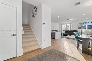 210 SW 170th Ave, Pembroke Pines, FL 33027 - Photo 4