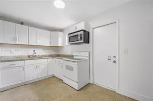 570 NE 132nd St, North Miami, FL 33161 - Photo 4