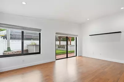502 NE 195th St, Miami, FL 33179 - Photo 16