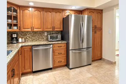 600 Parkview Dr #722, Hallandale Beach, FL 33009 - Photo 8