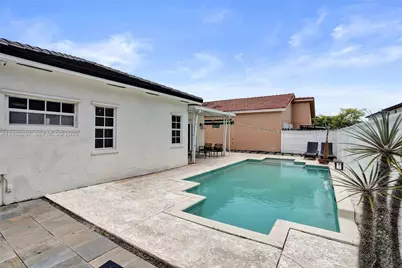 8816 NW 149th Terrace, Miami Lakes, FL 33018 - Photo 18