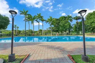 9300 Fontainebleau Blvd, Miami, FL 33172 - Photo 30
