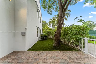 20205 W Oak Haven Cir, Miami, FL 33179 - Photo 40