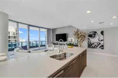 200 Biscayne Boulevard Way #4401, Miami, FL 33131 - Photo 6
