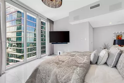 200 Biscayne Boulevard Way #4401, Miami, FL 33131 - Photo 16