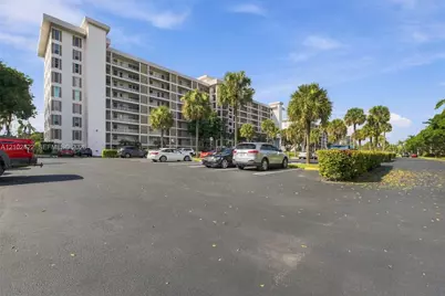 3050 N Palm Aire Dr #601, Pompano Beach, FL 33069 - Photo 6