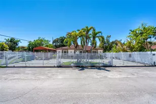 302 NW 100th St, Miami, FL 33150 - Photo 4