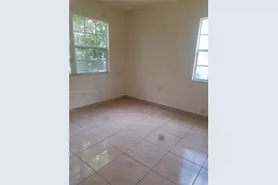 13770 NE 20th Pl #3, North Miami Beach, FL 33181 - Photo 2