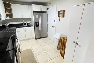 6039 Collins Ave, Miami Beach, FL 33140 - Photo 24