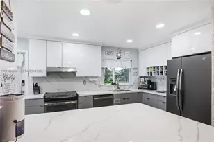 341 SW 54th Ave, Plantation, FL 33317 - Photo 14