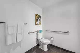 398 NE 5th St, Miami, FL 33132 - Photo 18