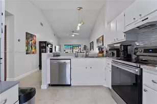 2720 S Oakland Forest Dr, Oakland Park, FL 33309 - Photo 2