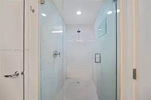 16385 Biscayne Blvd, North Miami Beach, FL 33160 - Photo 14