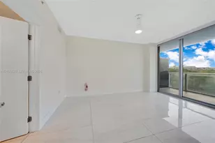 16385 Biscayne Blvd, North Miami Beach, FL 33160 - Photo 12
