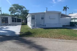 1911 SW 87th Ave, Davie, FL 33324 - Photo 4