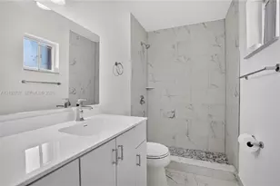6989 W 36th Ave, Hialeah, FL 33018 - Photo 30