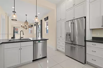 912 NE 17th Way, Fort Lauderdale, FL 33304 - Photo 16
