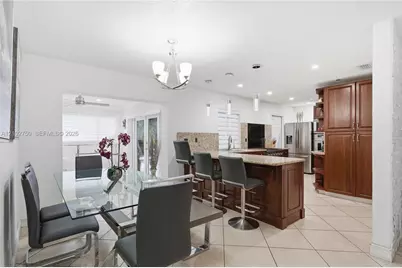 13996 Lake Lure Ct, Miami Lakes, FL 33014 - Photo 6