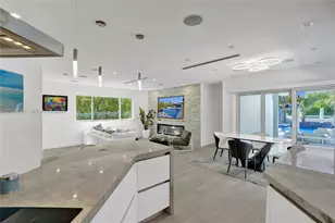 7640 Bayside Ln, Miami Beach, FL 33141 - Photo 10